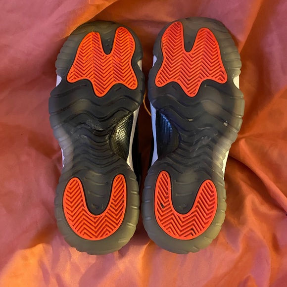 AIR JORDAN 11 RETRO LOW GS 'INFRARED 23' - Picture 6 of 10